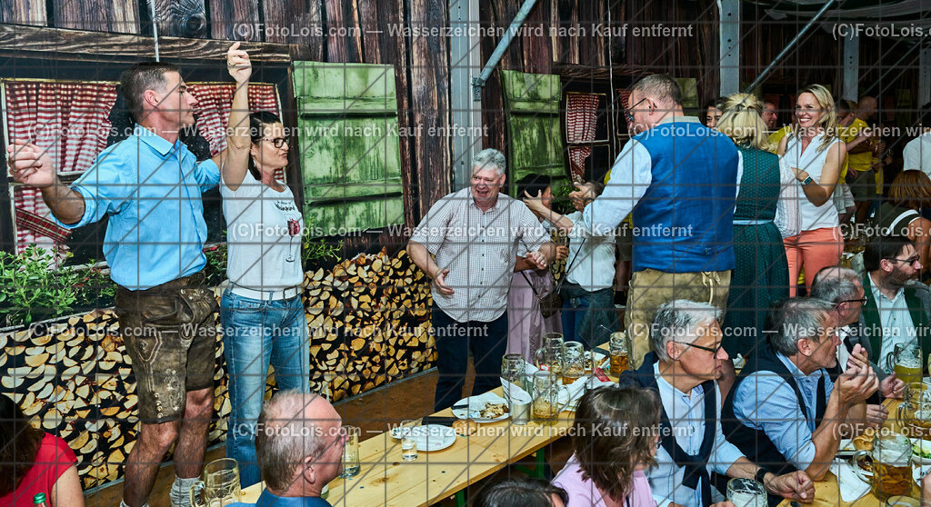 ALP5899_VOLKSFEST_Bieranstich_Ehrengaeste | (C)FotoLois.com, Alois Spandl, BIERANSTICH im Festzelt beim WIESELBURGER VOLKSFEST mit den TSCHECHEN als Vorband und dem Auftritt von Die HIGHLIGHTS, Mi 28. Juni 2023.
