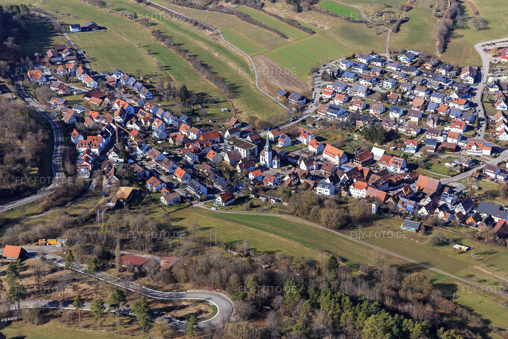 Luftbild: Ortsansicht aus Südosten mit Kirche im Ortsteil Dachtel in Aidlingen im Bundesland Baden-Württemberg in Deutschland. Foto: IMG_124827.jpg vom 20.02.2021 durch Werner Riehm/FLY-FOTO.de