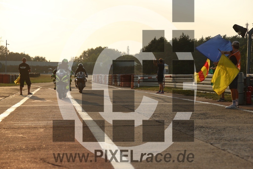 0064-20240905_05741 | Schöne Erinnerungen an spannende Momente - das festzuhalten ist unser Job. PIXELrace.de ist seit 2003 auf den Rennstrecken Europas unterwegs um die Action draußen beim Fahren und die wunderbare Stimmung imm Fahrerlager für euch einzufangen.
