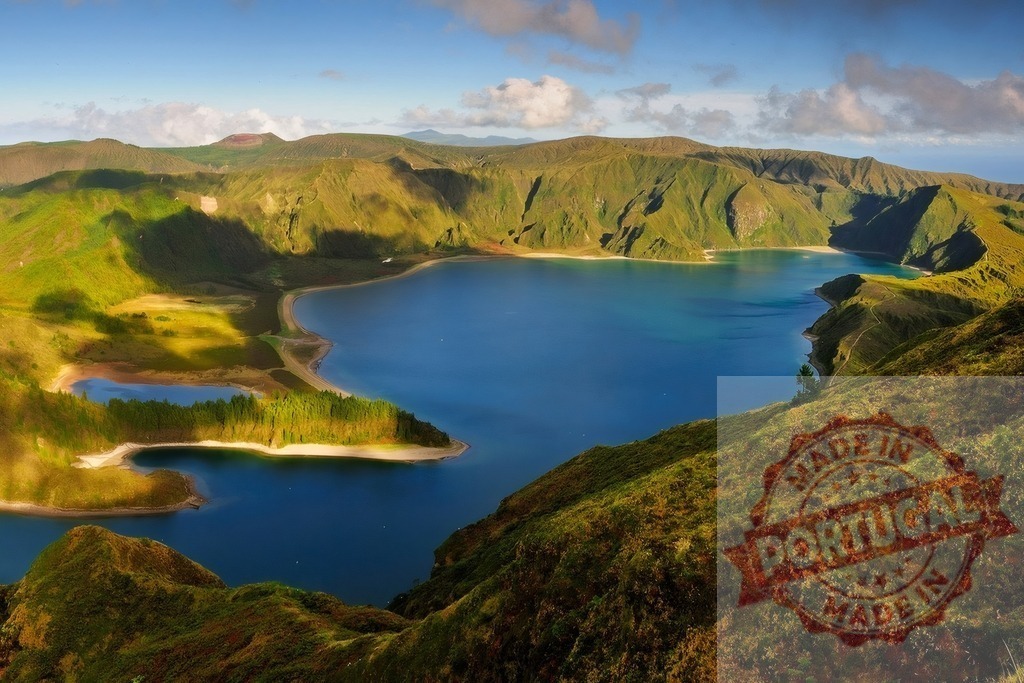Lagoa do Fogo crater lake in springtime Azores | Volcanic Lagoa do Fogo crater lake in the Azores offering beautiful island nature scenery - Realisiert mit Pictrs.com