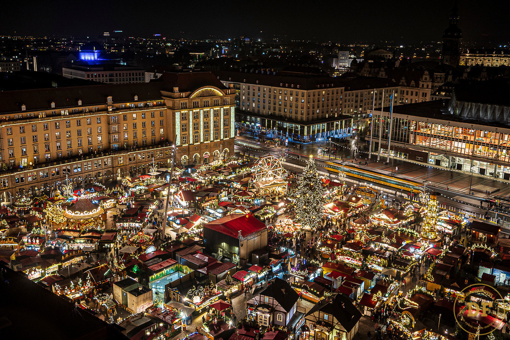 Striezelmarkt Dresden 3 | Geschenke, Wandbilder und Accessoires mit Motiven aus Dresden und anderen schönen Orten zur Verschönerung Deines zu Hauses und zum verschenken gewünscht? Wähle Deine Lieblingsbild auf dem Produkt Deiner Wahl. 