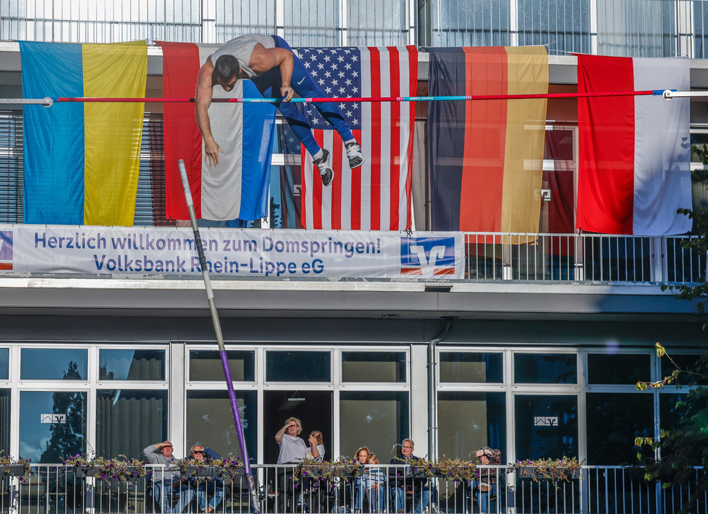 top-top.de 240913-173 | Foto, Video, Fotografie, Videografie, Fotobox, DJ, Discjockey, Musik, Musikbox, Veranstaltung, Photobooth, Amazon, Ebay, Buchtipp, Bestseller, Autor, Verlag, Buch, Wesel, Hamminkeln, NRW, Dinslaken, Rees, Drohne, Hochzeit, Party, Fotobox, Wesel, Fotograf