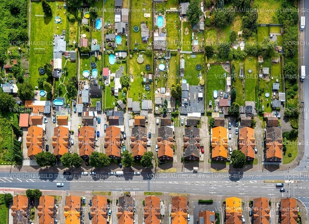Bottrop240701392 | Luftbild, Copaca-Bottrop: 15 Pools und 7 Trampoline in der Rheinbabensiedlung, Gladbecker Straße, Eigen, Bottrop, Ruhrgebiet, Nordrhein-Westfalen, Deutschland