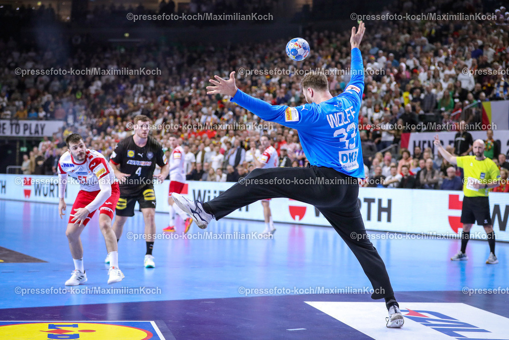 EHFEURO24012403043 | 24.01.2024, EHF EURO 2024, Männer Europameisterschaft Handball, Lanxess Arena in Köln, Deutschland - Kroatien: Torhüter Andreas Wolff (Deutschland)