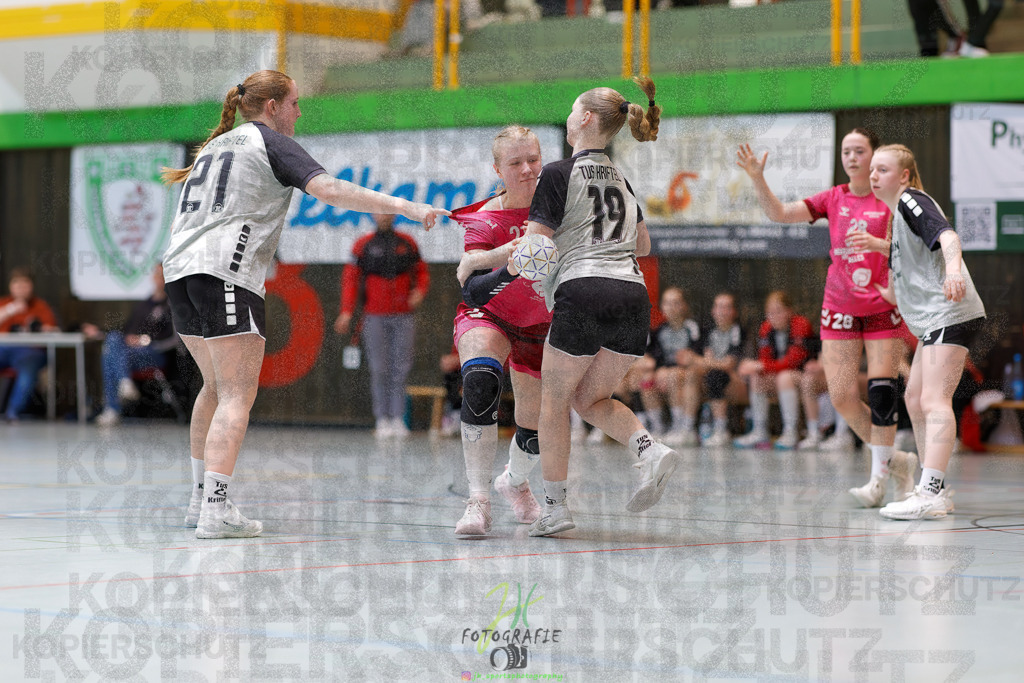 Hessenmeisterschaft wJC - Spiel um Platz 3; TuS Kriftel - SG Schenklengsfeld | Hessenmeisterschaft wJC - Spiel um Platz 3; TuS Kriftel - SG Schenklengsfeld am 22.03.2025 in Biedenkopf (Sporthalle Lahntalschule)Photo © 2025 - Jörg Heinrich - Realisiert mit Pictrs.com