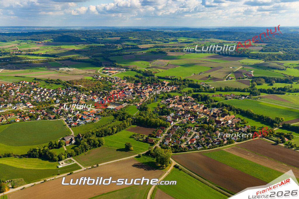 Luftaufnahme der Stadt Gebsattel - Die Luftaufnahme wurde 2025 vom UL-Flugzeug heraus erstellt ( keine Drohne ) - Hochauflösende Luftaufnahme - für professionelle Ausdrucke geeignet. Die Geschenkidee !Mit Lizenz und Bildrechte bestellbar