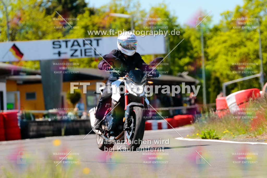 Moto-TeamOBK-22337 | Hier findet Ihr Bilder von Touristenfahrten auf der Nürburgring Nordschleife oder von anderen Veranstaltungen die ich besucht habe. Viel Spass beim Durch Schauen 