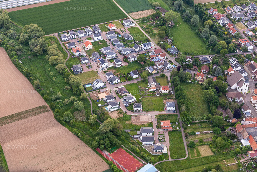 Luftbild: In den Hundertmorgen in Offenbach an der Queich im Bundesland Rheinland-Pfalz in Deutschland. Foto: IMG_127020.jpg vom 02.06.2021 durch Werner Riehm/FLY-FOTO.de