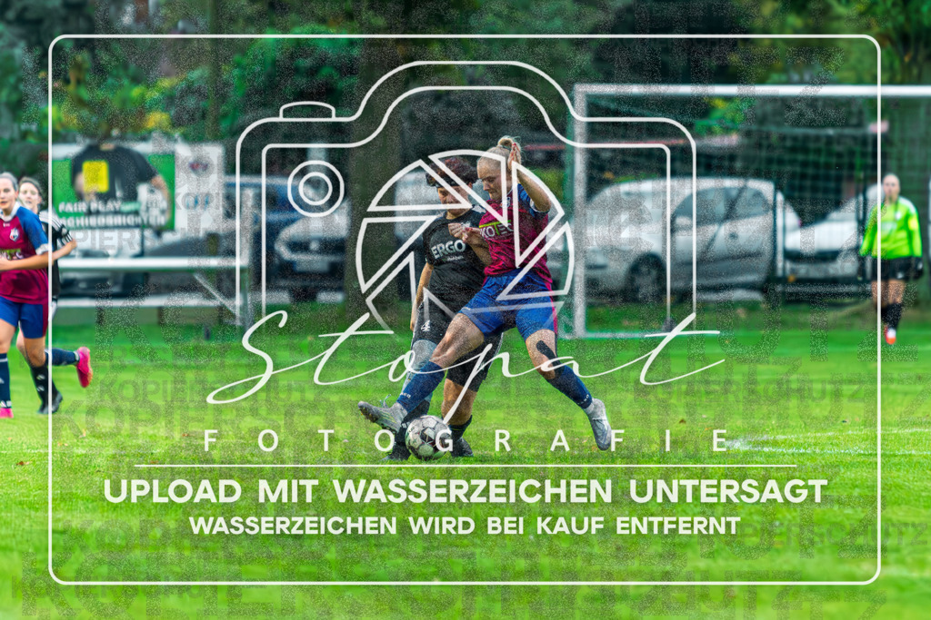SGNSGF-1018 | Ayleen Griffin (SG Nordheide #11) und Chantal Madeline Groesch (SG Fulde #04) beim Damen Kreisliga HK/CE Spiel zwischen SG Nordheide und SG Fulde im Sportplatz Vethem, Vethem (Simon Paul Stopat) - Realisiert mit Pictrs.com