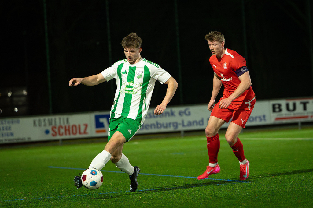 Fußball I Herren I Saison 2025-2026 I Freundschaftsspiel I TSV Grossenkneten - TuS Lutten I 1066 | Lars Fortmann (10, TuS Lutten) - Realisiert mit Pictrs.com