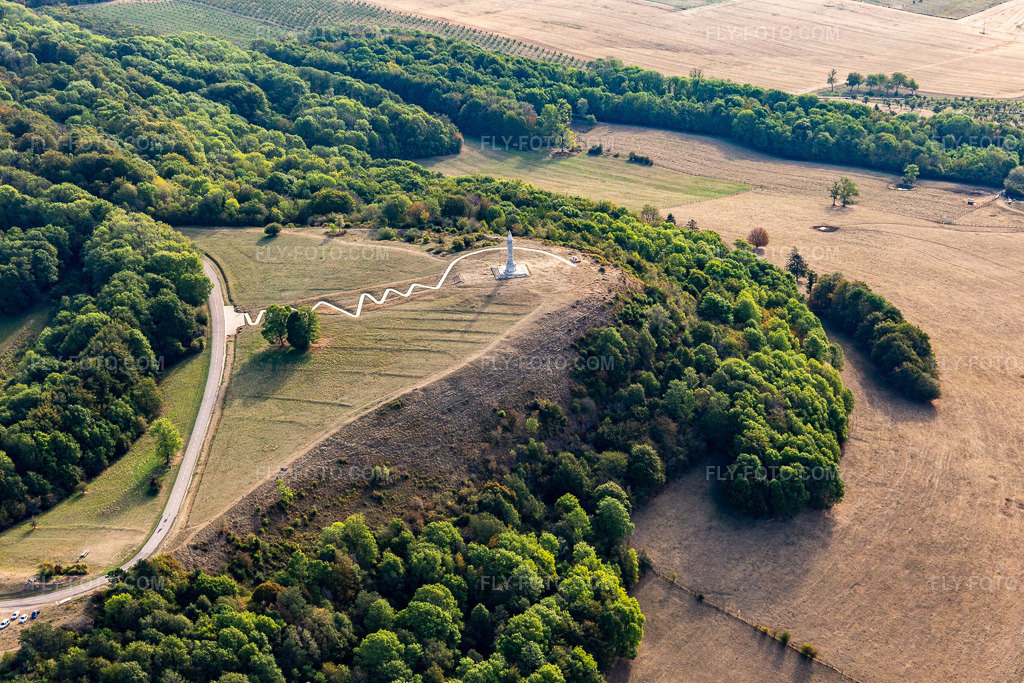Aerial view: Colline de Sion in Vaudémont in the state Meurthe et Moselle, France. – Photo: IMG_118486.jpg taken on 09/16/2019 by Werner Riehm/FLY-FOTO.com – Resolution of the original: 5472 x 3648 px