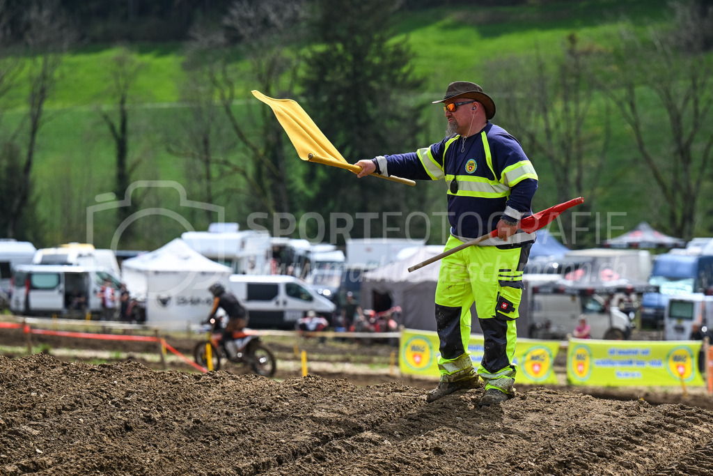 Motocross Schlatt bei Winterthur - 29. April 2023 | Sportkomissär am Motocross Schlatt bei Winterthur, 29. April 2023.
Instagram: @mx_schlatt | @mc_wila | @sam_schweiz
Bild: Sportfotografie Markus Aeschimann | www.markus-aeschimann.ch - Realisiert mit Pictrs.com