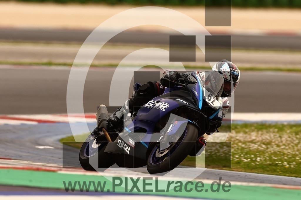 0062-20240329_02243 | Schöne Erinnerungen an spannende Momente - das festzuhalten ist unser Job. PIXELrace.de ist seit 2003 auf den Rennstrecken Europas unterwegs um die Action draußen beim Fahren und die wunderbare Stimmung imm Fahrerlager für euch einzufangen.