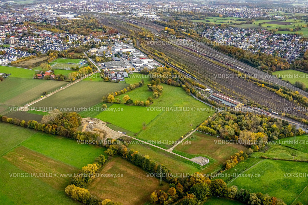 Hamm221012230 | Luftbild, Wiesen und Felder, Baustelle, Gewerbegebiet Schieferstraße, Bahngleise, Herbstfarben, Pelkum, Hamm, Ruhrgebiet, Nordrhein-Westfalen, Deutschland