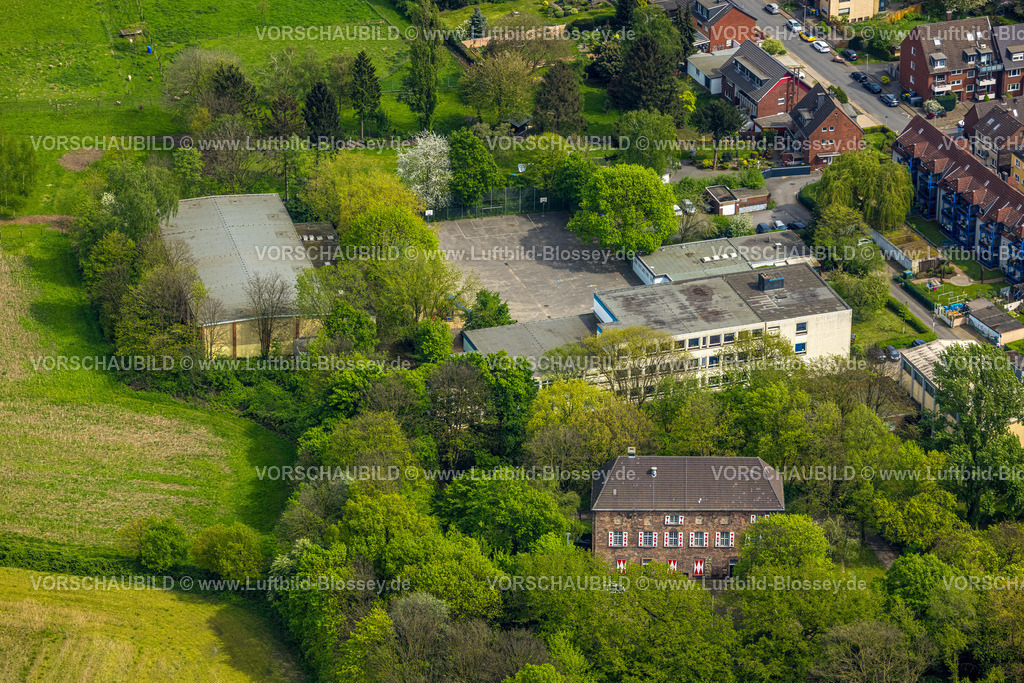 Oberhausen240402011 | Luftbild, Kastell in Holten mit bunten Fensterladen, Kastellschule Grundschule und  grüne Bäume, Holten, Oberhausen, Ruhrgebiet, Nordrhein-Westfalen, Deutschland