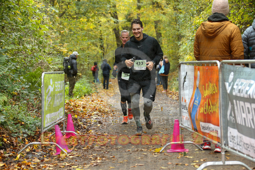 251026_1324_EX1_3337 | Sportfotografie im Rhein-Sieg Kreis, Köln, Bonn, NRW, Rheinland Pfalz, Hessen, etc. Unser Tätigkeitsfeld umfasst den Laufsport vom Volkslauf über den Marathon, Duathlon, Triathon bis zum Ultralauf wie Kölnpfad Ultra oder Schindertrail.