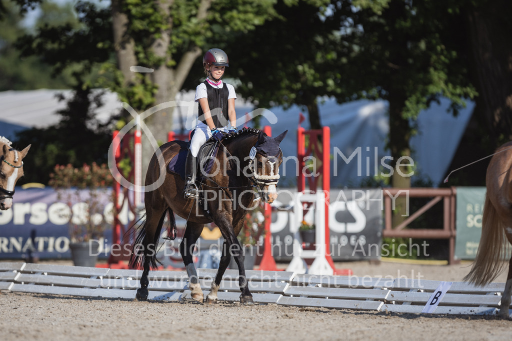 230610_ReiterWB-433 | Deine schönsten Turniermomente als professionelle Fotos! Entdecke hochwertige Pferdesport-Fotografie im Online-Shop. Jetzt Fotos finden & bestellen!