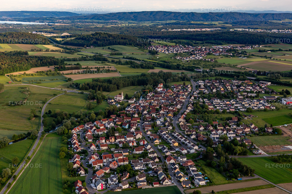 Luftbild: Beuren an der Aach im Ortsteil Beuren an der Aach in Singen im Bundesland Baden-Württemberg in Deutschland. – Foto: IMG_131775.jpg vom 25.05.2022 durch Werner Riehm/FLY-FOTO.de – Auflösung des Originals: 5472 x 3648 px – Beuren an der Aach