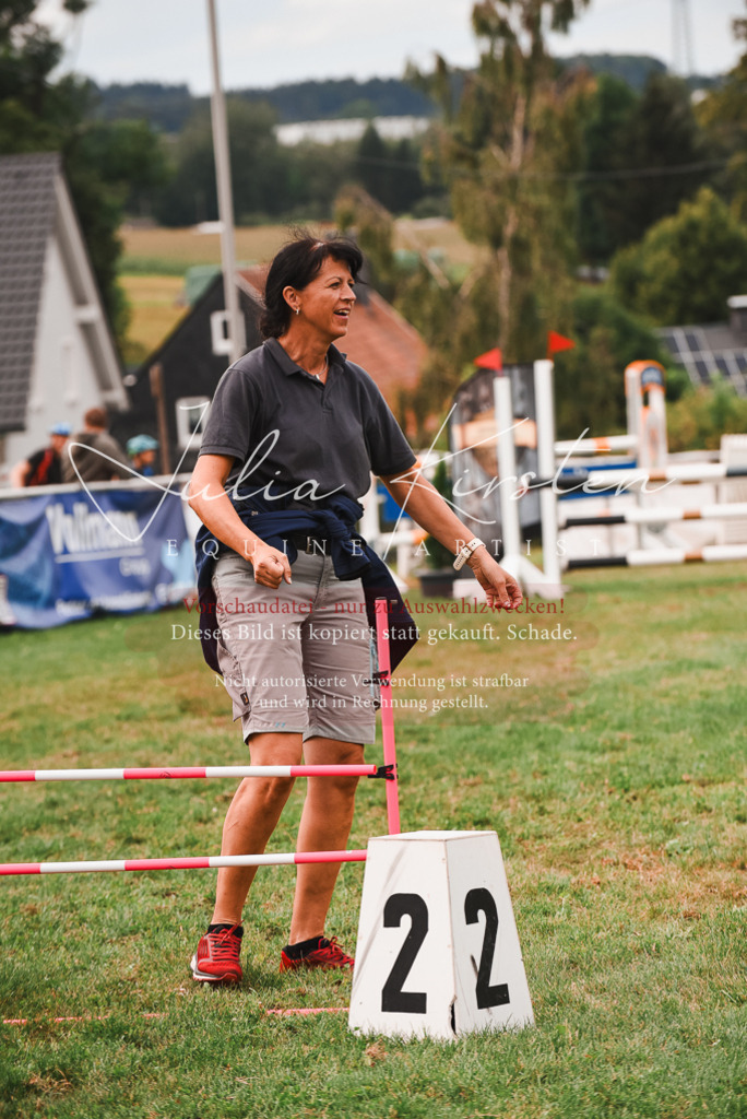 DSC_4090 | Pferde- und Turnierfotografie in Westsachsen. Pferdeportraits, Auftragszeichnungen und intuitive Kunst.