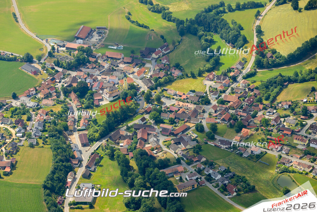 Das Luftbild zeigt :  Niedermurach - Die Luftaufnahme wurde 2023 vom UL-Flugzeug aus erstellt ( keine Drohne ) - Hochauflösende Luftaufnahme - Für grossformatige Ausdrucke geeignet. Die Geschenkidee !Mit Lizenz und Bildrechte bestellbar