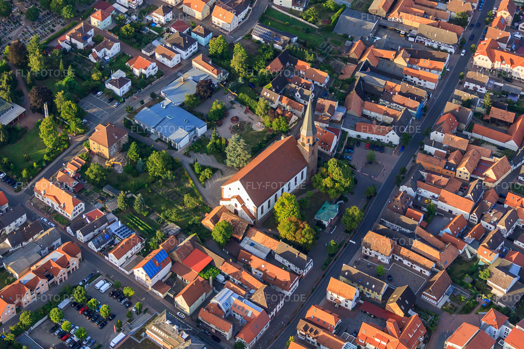 Luftbild: St. Maria Himmelfahrt in Herxheim bei Landau im Bundesland Rheinland-Pfalz in Deutschland. Foto: IMG_51403.jpg vom 04.08.2012 durch Werner Riehm/FLY-FOTO.de