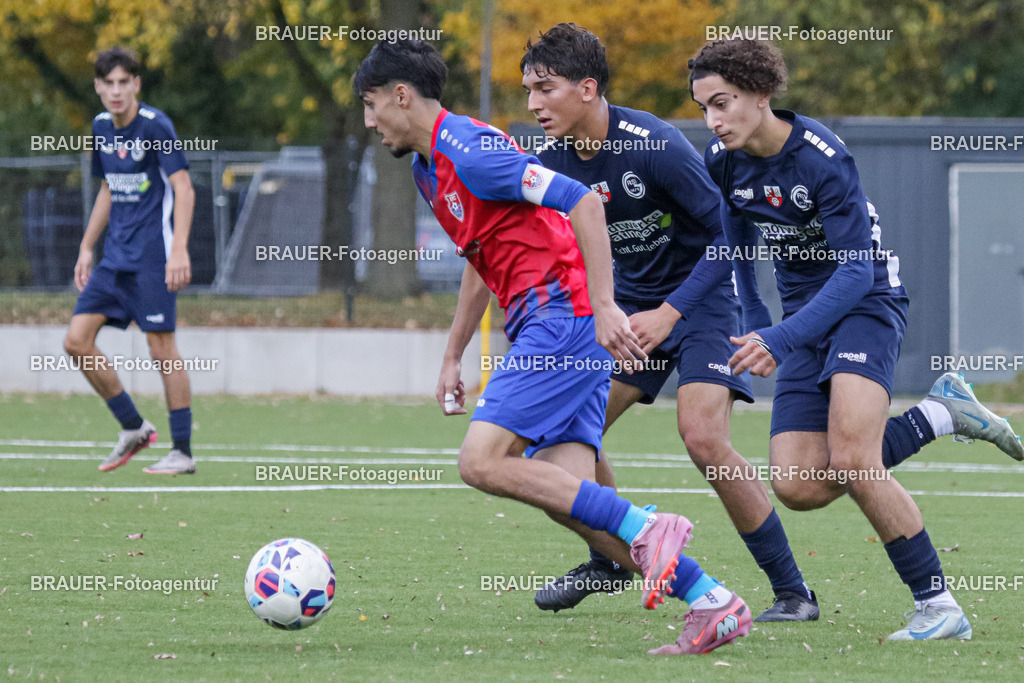 02.11.2025: A-Jugend-Niederrheinliga KFC Uerdingen - RSV Ratingen | Krefeld, Deutschland, 02.11.2025: Mustafa Doganci (KFC Uerdingen) im Kampf um den Ball während des A-Jugend Niederrheinliga Spiels zwischen KFC Uerdingen  - RSV Ratingen am 02.11. 2025 am Löschenhofweg in Krefeld, Deutschland. (Foto Ralph Görtz / Brauer-Fotoagentur)