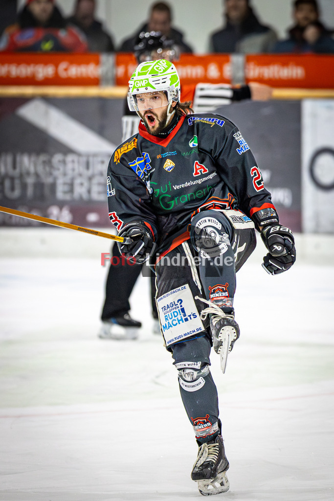 Peißenberg MINERS gegen ERSC Amberg | Eishockey Bayernliga 2025/26 Vorrunde 18. Spieltag, Peißenberg MINERS gegen ERSC Amberg, 20251212,Torjubel Dejan VOGL (MINERS 23),2025-12-12 in Peißenberg (flatbuy Arena Peißenberg), Dejan VOGL (MINERS 23)Copyright: WolfgangxLindner www.foto-lindner.de