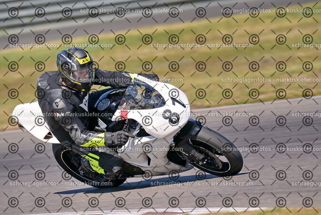 26bt05-0083 | markuskiefer.com - Realisiert mit Pictrs.com