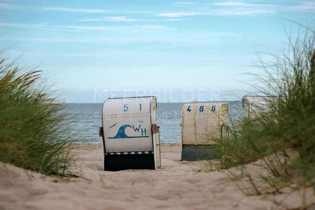 Strandkörbe Heiligenhafen // Strandbilder Ostsee | Gestalten Sie Ihr Zuhause mit einzigartigen Bildern von Ostsee u. Nordsee – als Leinwandbild, Acryl, Alu-Dibond oder FineArt Hahnemühle, individuell anpassbar.