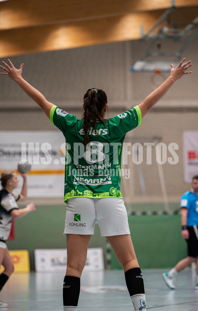 Handball I Frauen I Saison 2025-2026 I 3. Liga Staffel Nord I 13. Spieltag I SC SFN Vechta -Buxtehuder SV II-68 | Theresa Beermann (8, SC SFN Vechta) - Realisiert mit Pictrs.com