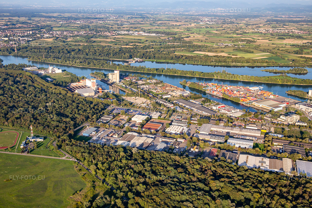 Vue aérienne: Ports rhénans de Strasbourg | Port indépendant de Strasbourg | Rhine Europe Terminals (société porteuse) avec GEODIS | Distribution et Express à le quartier Port du Rhin Sud in Straßburg dans le département Bas Rhin, France – .Photo: IMG_137852.jpg prise le 18/08/2023 par Werner Riehm/FLY-FOTO.eu – Résolution de l'original: 5336 x 3557 px – RET - Rhine Europe Terminals – GEODIS | Transport, Logistik und Supply Chain Management