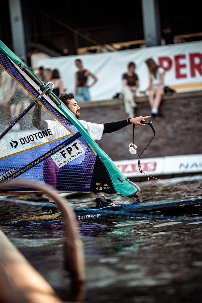 Kieler WOCHE Tow In Windsurf - @danielpankoke dpmedia (133 von 158) | dp-photography - Realisiert mit Pictrs.com
