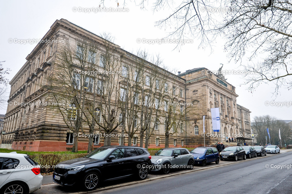 Deutschland_ Bayern_ Wuerzburg_ 23.01.2025-56 | 23.01.2025, Deutschland, GER, Bayern, Wuerzburg im Bild Themenbild, Stadtansichten, Neue Universitaet Wuerzburg, Uni, Campus, Gebaeude, Haus, Lernen, Studieren, Professoren, Studenten, Abschluss, Studium, Sanderuni, Hauptgebaeude der Julius-Maximilians-Universitaet, Wirtschaftswissenschaftliche Fakultaet, Universitaetsleitung