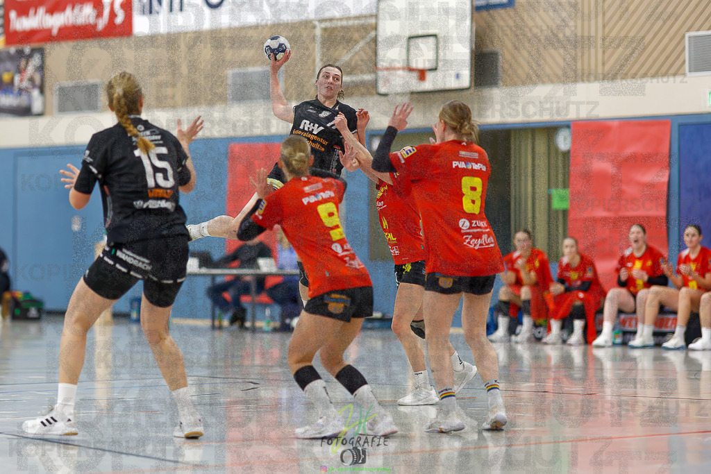 Frauen Regionalliga (HHV); HSG Wettenberg - HSG Twistetal | Frauen Regionalliga (HHV); HSG Wettenberg - HSG Twistetal am 08.11.2025 in Launsbach (Wettenberg) (Halle GS Launsbach (Wettenberg))Photo © 2025 - Jörg Heinrich - Realisiert mit Pictrs.com