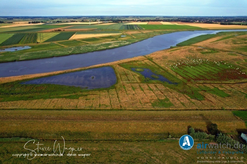 Eider - Hemmerdeich | Entdecken Sie atemberaubende Luftbilder und Fotografien auf airwatch.de - Tauchen Sie ein in eine Welt voller faszinierender Aufnahmen aus der Vogelperspektive.