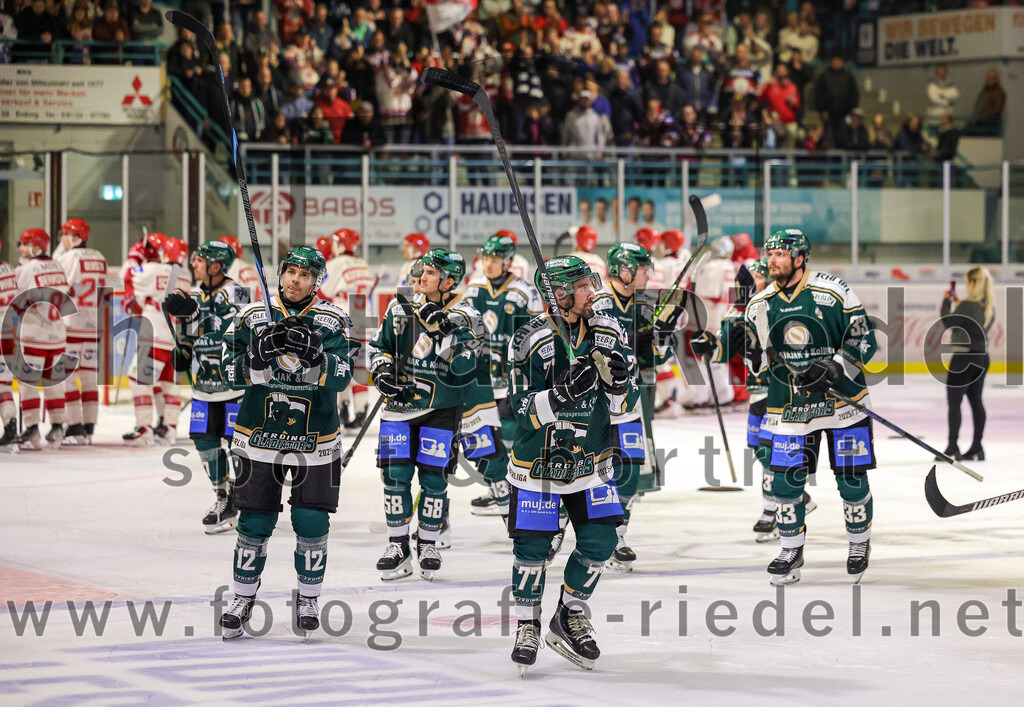 2025-09-12_195_TSV_Erding_gegen_EV_Landshut | Erding, Deutschland, 12.09.2025:Eishockey, Oberliga Süd 2025 / 2026, Testspiel, TSV Erding gegen EV Landshut, Endergebnis: 4:6Thomas Brandl (Erding Gladiators, #12), Philipp Michl (Erding Gladiators, #77)Foto: Christian Riedel / fotografie-riedel.net