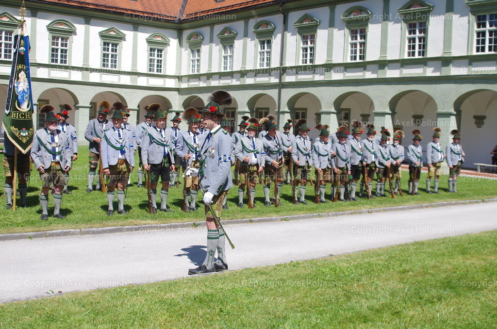 IMGP6743 | fotografiert von Axel PollmannLeonhardi Wallfahrt Benediktbeuern und Murnau, Fronleichnam, Fasching, Landschaft im Loisachtal und Benediktbeuern  - Realisiert mit Pictrs.com