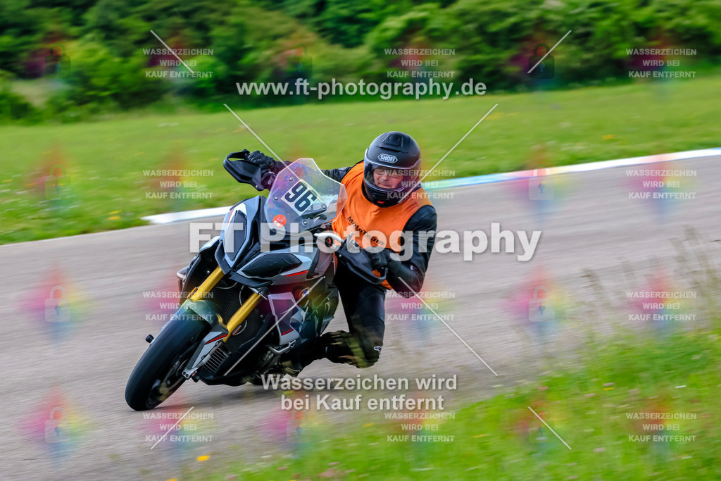 MotoTeam-3180 | Hier findet Ihr Bilder von Touristenfahrten auf der Nürburgring Nordschleife oder von anderen Veranstaltungen die ich besucht habe. Viel Spass beim Durch Schauen 