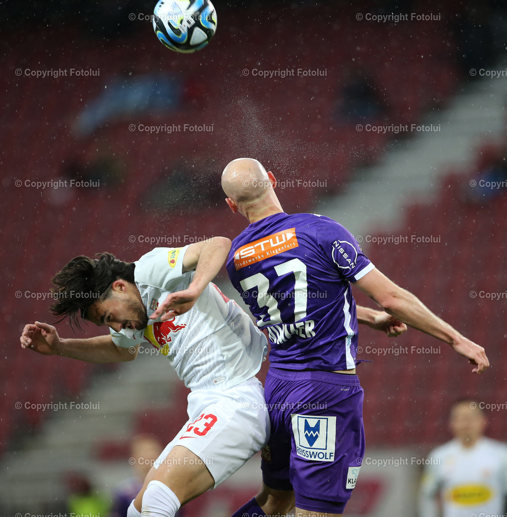 A_LUI_24042024_06 | SPORT,FUSSBALL.ADMIRAL BUNDESLIGA  AUSTRIA KLAGENFURT-RED BULL SALZBURG 24.04.2024 IM BILD: NICOLAS WIMMER (KLAGENFURT) UND ROKO SIMIC  (SALZBURG) FOTO.FOTOLUI/MW