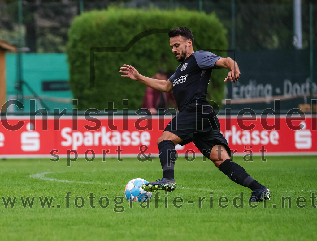 2023-08-05_038_FC_Langengeisling_gegen_SVN_Muenchen | Erding, Deutschland, 05.08.2023:
Fußball, Bezirksliga Oberbayern Ost 2023 / 2024, 2. Spieltag, FC Langengeisling gegen SVN München, Endergebnis: 1:3

Maximilian Hintermaier (FC Langengeisling, #13)

Foto: Christian Riedel / fotografie-riedel.net