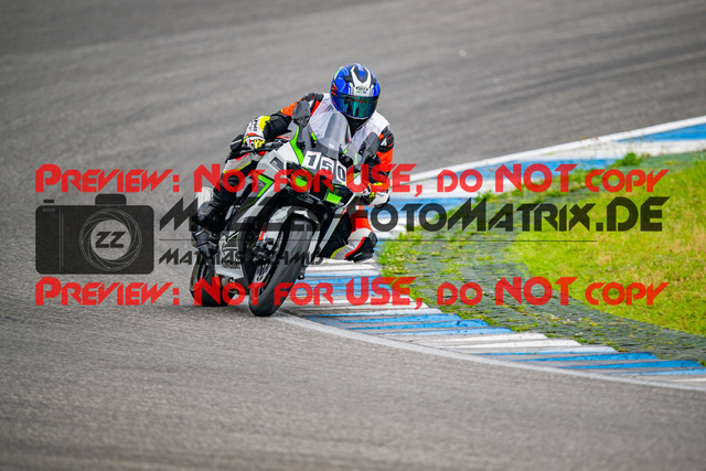 MaZZes_FotoMatrix_240701_6007705_7351 | INST