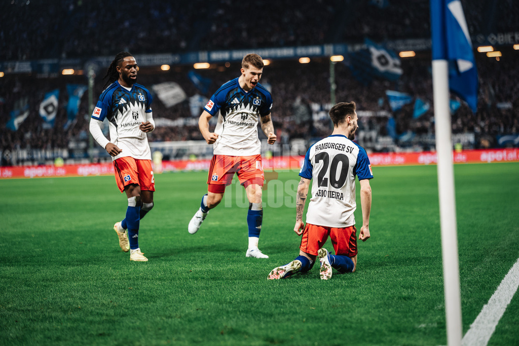 Fußball | Männer | Saison 2025/2026  | Fußball-Bundesliga | 16. Spieltag | FC St. Pauli vs. RB Leipzig | 27.01.2026 | Torjubel HSV v.l. Jordan Torunarigha (#25, HSV), Luka Vuskovic (#44, HSV) und Torschütze Fabio Daniel Ferreira Vieira (#20, HSV)