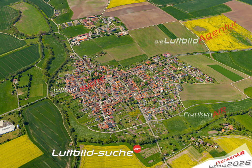 Die Luftaufnahme Milz - Römhild wurde 2022 vom Flugzeug aus (keine Drohne) erstellt. Hohe Auflösung -für große Poster und Wandbilder geeignet - Garantiert!