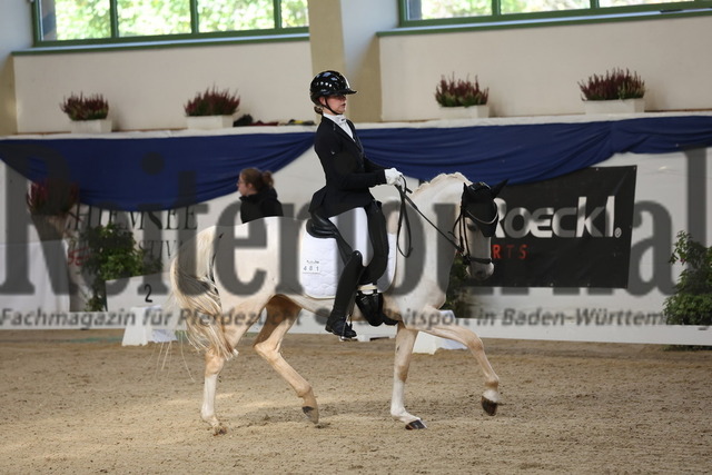 Ising_2025_Prfg.Nr.20_Pony-Dressurprfg.Kl.L_Kür_Sophie Eckert_La Bella Rose (12) | Alle Fotos der Reiterjournal Fotografin Doris Matthaes im Reiterjournal Online-Fotoshop. - Realisiert mit Pictrs.com