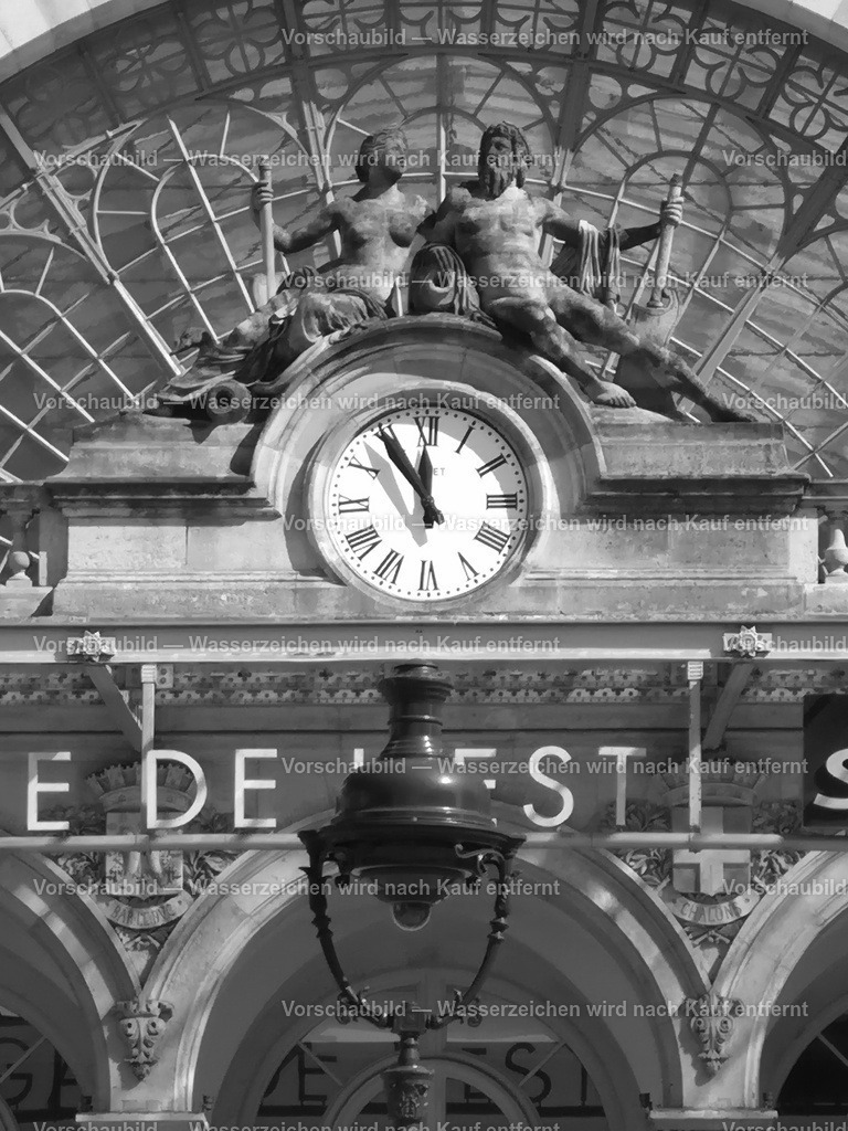 fünf_vor_zwöilf | es wird Zeit...am Pariser Gare de´l Est - Realisiert mit Pictrs.com