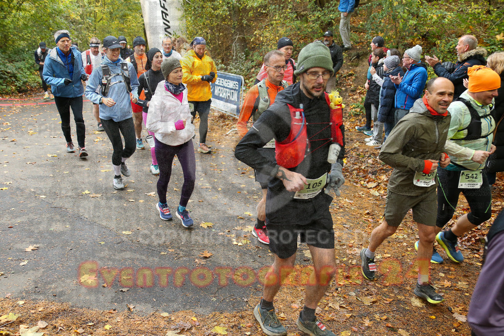 251026_1002_EX1_9714 | Sportfotografie im Rhein-Sieg Kreis, Köln, Bonn, NRW, Rheinland Pfalz, Hessen, etc. Unser Tätigkeitsfeld umfasst den Laufsport vom Volkslauf über den Marathon, Duathlon, Triathon bis zum Ultralauf wie Kölnpfad Ultra oder Schindertrail.
