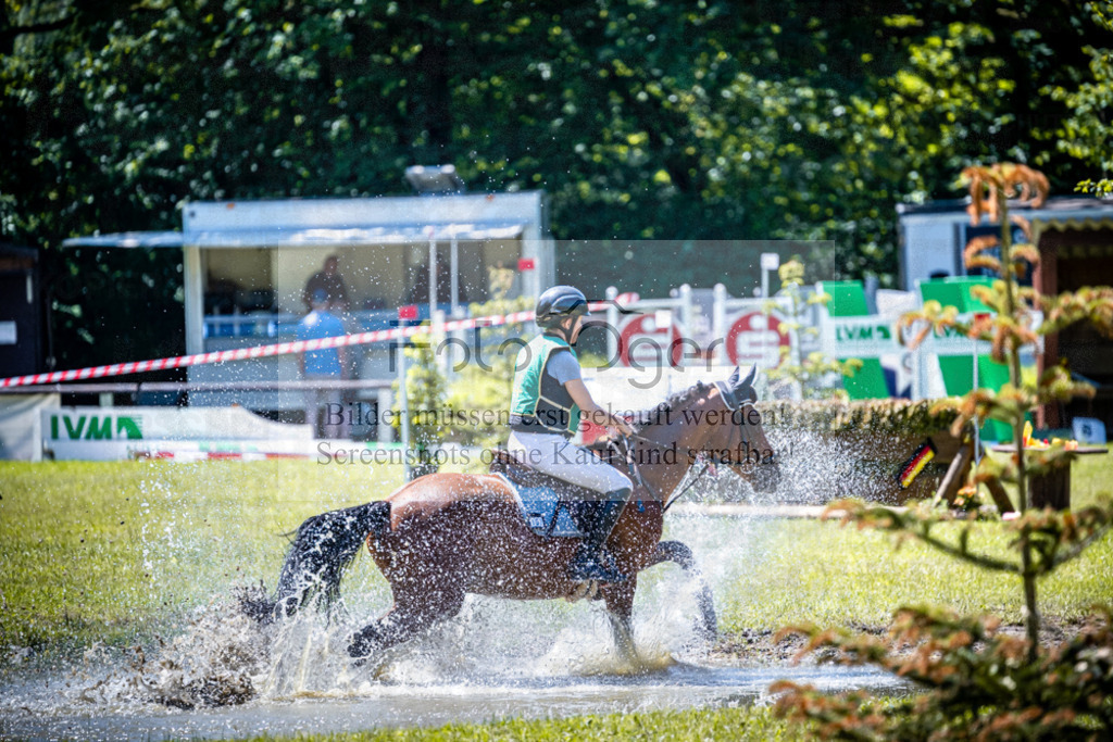 Vielseitigkeitsturnier Melle Oldendorf | Entdecke hochwertige Reitturnierfotos von Foto Oger. Professionell, emotional und authentisch – jetzt Lieblingsmomente im Shop bestellen.Deutschlandweite Turnierfotografie. - Realisiert mit Pictrs.com