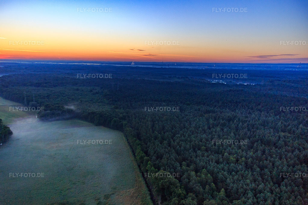 Luftbild: Sonnenaufgang im Otterbachtal mit Morgendunst in Kandel im Bundesland Rheinland-Pfalz in Deutschland. Foto: IMG_091485.jpg vom 10.07.2016 durch Werner Riehm/FLY-FOTO.de