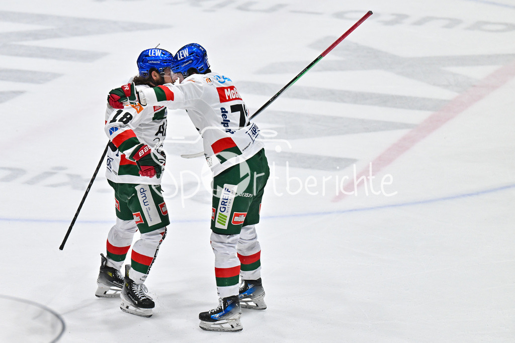 Löwen Frankfurt -Augsburger Panther | Grenzenloser Jubel der Panther nach dem Treffer zum 4-4 Ausgleich durch Anthony LOUIS (Augsburger Panther #18) / Freude / Happy / Tor / Torschuetze / DEL: Loewen Frankfurt - Augsburger Panther, Eissporthalle Frankfurt am 14.02.2025