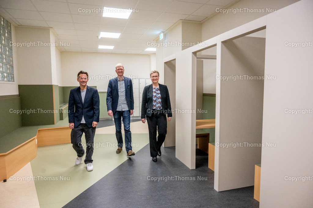 LFS_Bensheim-Fotografie_Thomas-Neu-33 | bbe, Liebfrauenschule, saniert und neugestaltete Schule: Bilder zum gespräch mit tr, von links Schulleiter Sebastian Messer, Mirko Schnegelberger,, Silvia Lenz, Bild: Thomas Neu